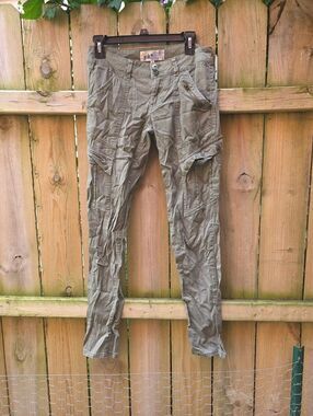 Jolt  Cargo Pants in Olive